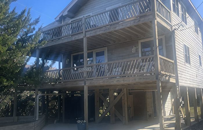 Three-bedroom house with views, decks, golf cart and home gym!