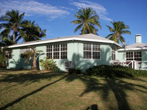Tequila Sunset-Only Beach Front Home in Oleander Gardens - Wi-Fi