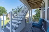 Water Views from nearly Every Room! 3BR 3BA Luxury in Portsmouth RI - Homestays