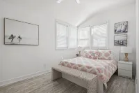 Surf Park House – Historic Jax Beach Home, 3 Blocks to Beach, Pet Friendly - 4 stjerner
