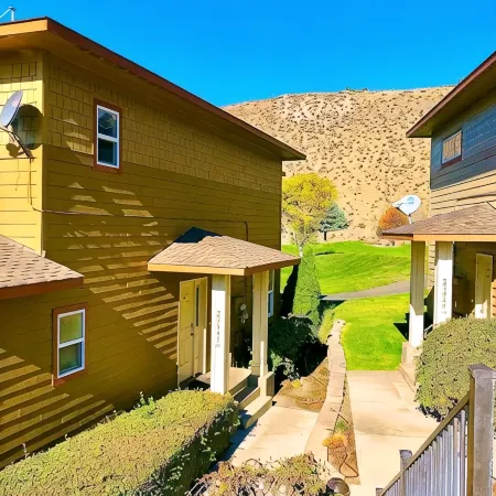 C03 Spacious 3BR Townhouse on the Golf Course