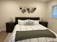 “The Lookout Lodge” Lake Sutherland house with private hot tub - 4-Star