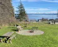 Stunning views, 6-Bedroom Farmhouse with beach access and mooring - 4-Star
