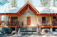 Scandinavian Style 3-bedroom cabin in delightful Soda Springs with WiFi - 샬레 호텔