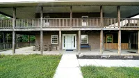 Farmhouse by the Lake with FAST Fiber Internet + Washer/Dryer! - balcony