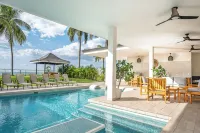 Casa Natalia: Luxurious Oceanfront Villa with Housekeeping and Concierge - Villas