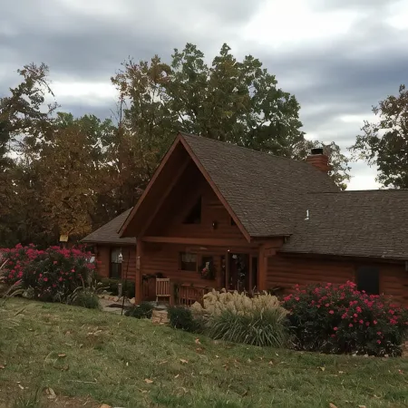 Deer Run Cabin - Private Hot tub, Loft / Game Room, 1 Mile to Thunder Ridge