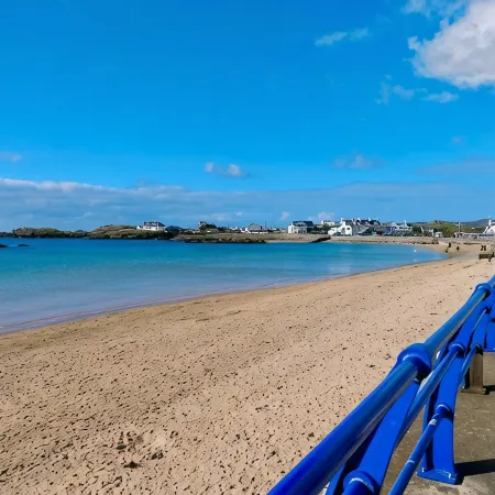 Beautiful Beach house sleep13, 5 mins to beach&Hot Tub, games room, pets allowed