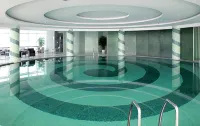 Oriental Riverside Hotel Shanghai (Shanghai International Convention Center) - Pools