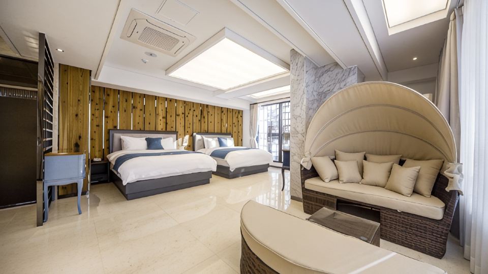 JB Tourist Hotel