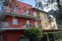 Residence "La Pergola" central area, garden, swimming pool, parking - Homestays