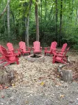 Cozy Cabin on Wooded Acre, Fire Pit, Games, Fully Equipped. Ucstr License#020096 - 부티크