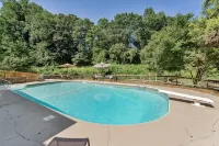 Hickory Hideaway: Pet-Friendly Haven w/ Fire Pit! - 3 tähden