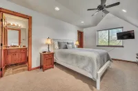 3-bedroom Cabin 13 in Bridges Bay, with on site eating and in/outdoor pool. - Wi-Fi