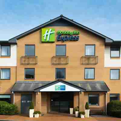 Holiday Inn Express Swansea - East Hotel Exterior