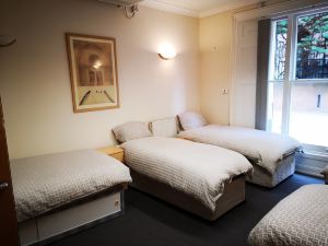 Exchequer Grange - Hostel