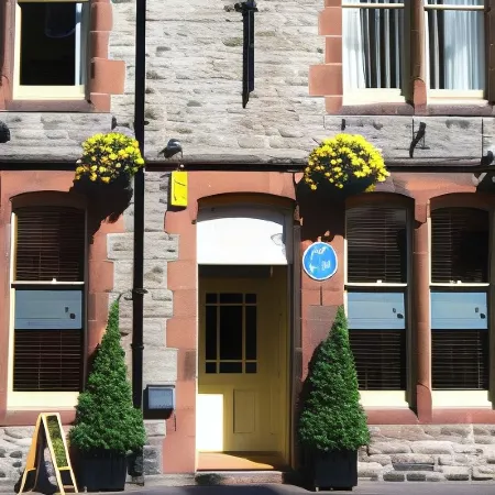 The Lounge Hotel & Bar
