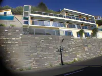 Guesthouse-TheView فنادق في Canhas