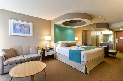 Howard Johnson Plaza by Wyndham by the Falls / Niagara Falls Hotels near White Water Walk