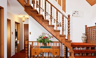 Wild Rose Bed & Breakfast - Housity
