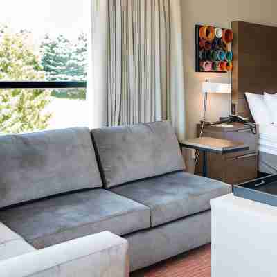 Revel Hotel des Moines Urbandale, Tapestry Collection by Hilton Rooms