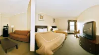 Quality Suites Hotels near Beechwood Park