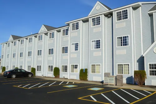 Quality Inn & Suites Grove City-Outlet Mall Hotels in Springfield Township