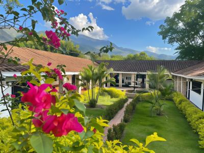 Hotel Familia Casa Blanca