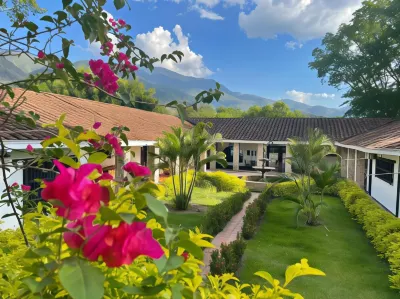 Hotel Familia Casa Blanca Hôtels à : Sopetrán