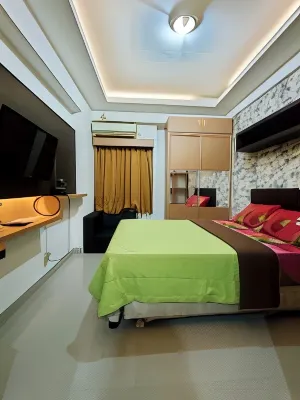 Apartemen the Suites Metro by Naufal (Standard) Hotels near Taman Kalkun