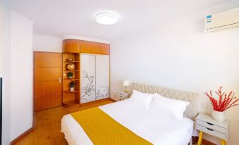 Jun Sao Zhi Jia International Coastal Baths Large Three-Bedroom Two-Bath Apartment (Huanhai Road)