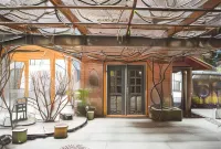 RubyJune Inn فنادق في White Salmon
