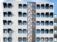 Best Western Hotel Journel Saint-Laurent-Du-Var Aéroport Hotels near Phoenix Park