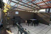 Glenelg Holiday Apartments-Ellis - Beach