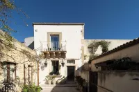 Casa Philomena - Noto Design Rooms Hotels in Noto
