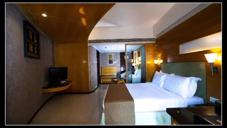 Peninsula Grand Hotel