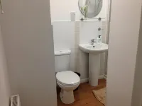 Double with Shared Bathroom Sleeps 1-2 Located 5 Minutes from Heathrow Dsbyr Hotel di Harlington