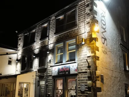 Rooms at the Nook Отели рядом с достопримечательностью «Honley Wood»