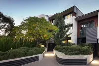 Cosmo Stays- 3Br Penthouse Apartment. Incredible City Views. Free Parking. Hotels near Swanston St