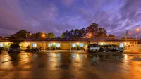 Chinchilla White Gums Motor Inn - parking