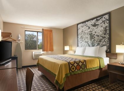 Super 8 by Wyndham Mayfield