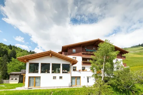 Hotel Cuntera - 3-Star