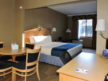 Marco LaGuardia Hotel and Suites Отели рядом с достопримечательностью «Free Synagogue of Flushing»