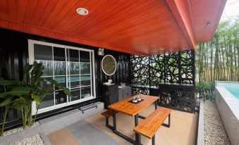 R Resident Resort