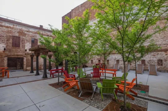 The Bee Hotel, Danville