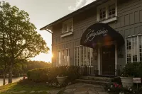 The Greystone Inn - parking