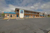 Motel 6 Falls Church, VA - Arlington Boulevard فنادق في Falls Church