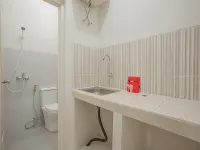 RedDoorz Near Ciputra Golf Surabaya