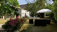 The white house Hotels in Eyrans