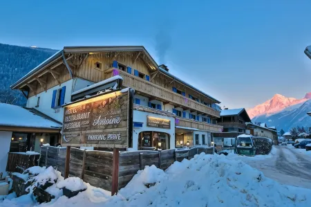 Le Saint Antoine Отели рядом с достопримечательностью «Парк Мерле»